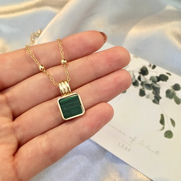 Malachite Beaded Pendent Gold Choker Necklace - Picture 6 of 8